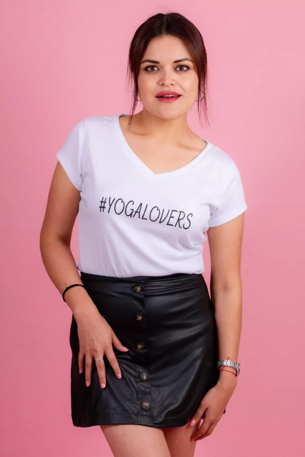 Playera basica cuello V "#Yogalovers"